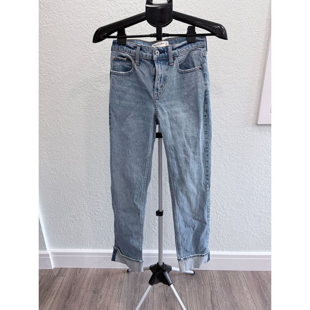 Abercrombie & Fitch The 90s Straight Mid Rise Medium Wash Jeans Size 24